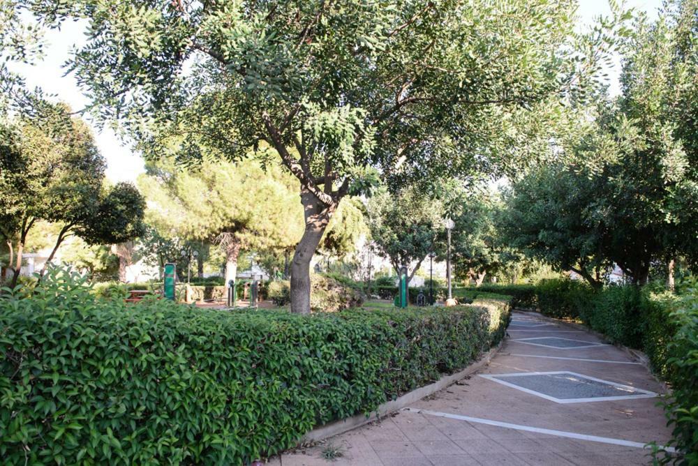 Beautiful House In Alimos Near To The Beach And Metro 雅典 外观 照片