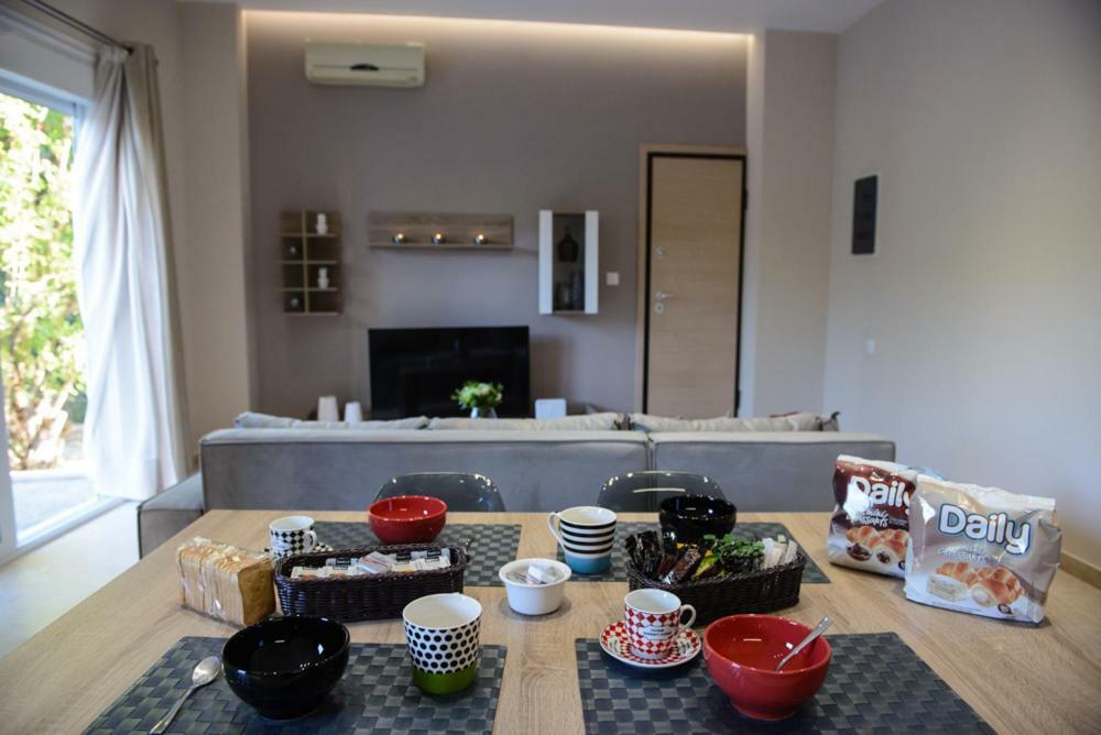Beautiful House In Alimos Near To The Beach And Metro 雅典 外观 照片